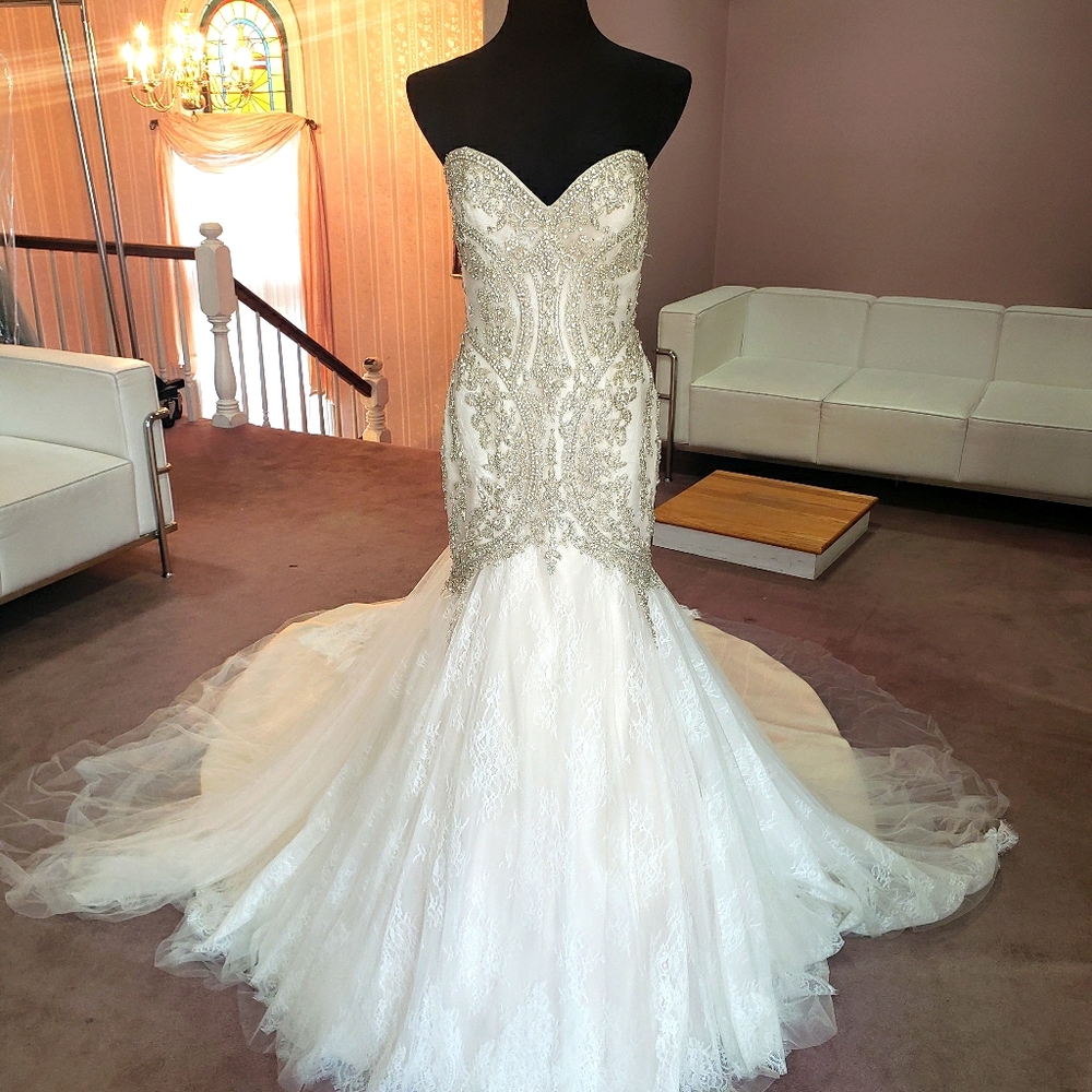 Val Stefani wedding gown